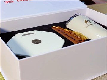 10周年慶禮品定制：白色禮盒與文創(chuàng)藝術的精致邂逅