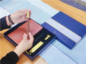 文創(chuàng)禮品定制：秋韻套裝藍(lán)色禮盒，企業(yè)定制的優(yōu)雅之選