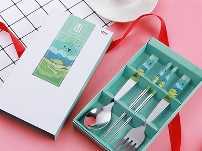 這樣的年會小禮品不僅實惠，還不掉檔次。