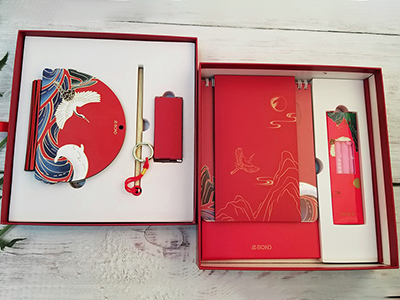 公司年會活動禮品還不會定制？來看看一創(chuàng)公司的年會活動禮品