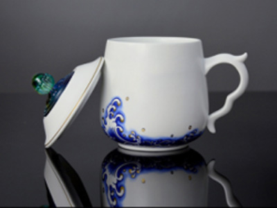 校慶紀(jì)念禮品。贈送給母校的周年慶禮品。