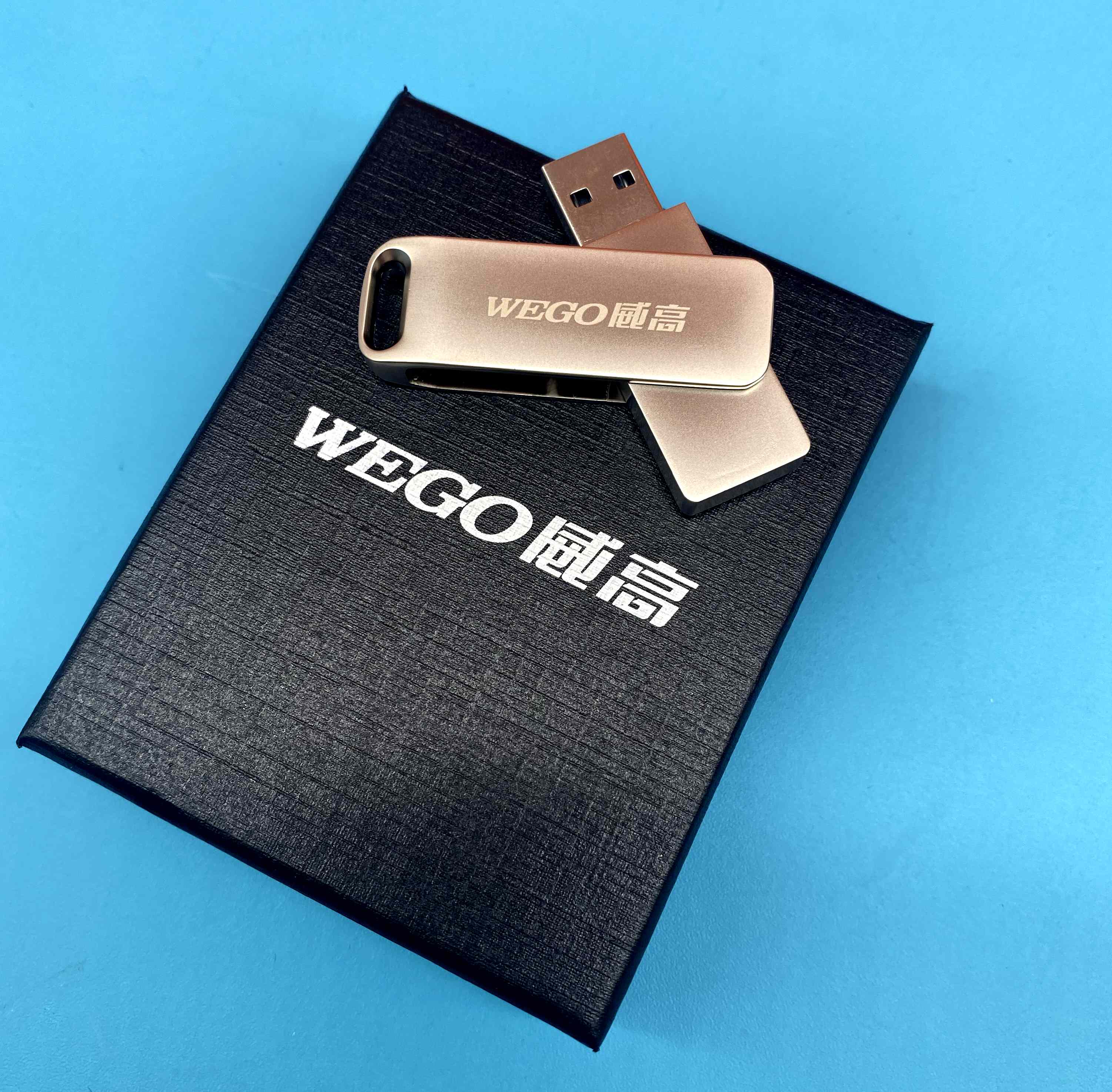 旋轉(zhuǎn)U盤+威高+醫(yī)藥行業(yè)禮品 旋轉(zhuǎn)U盤+威高+醫(yī)藥行業(yè)禮品