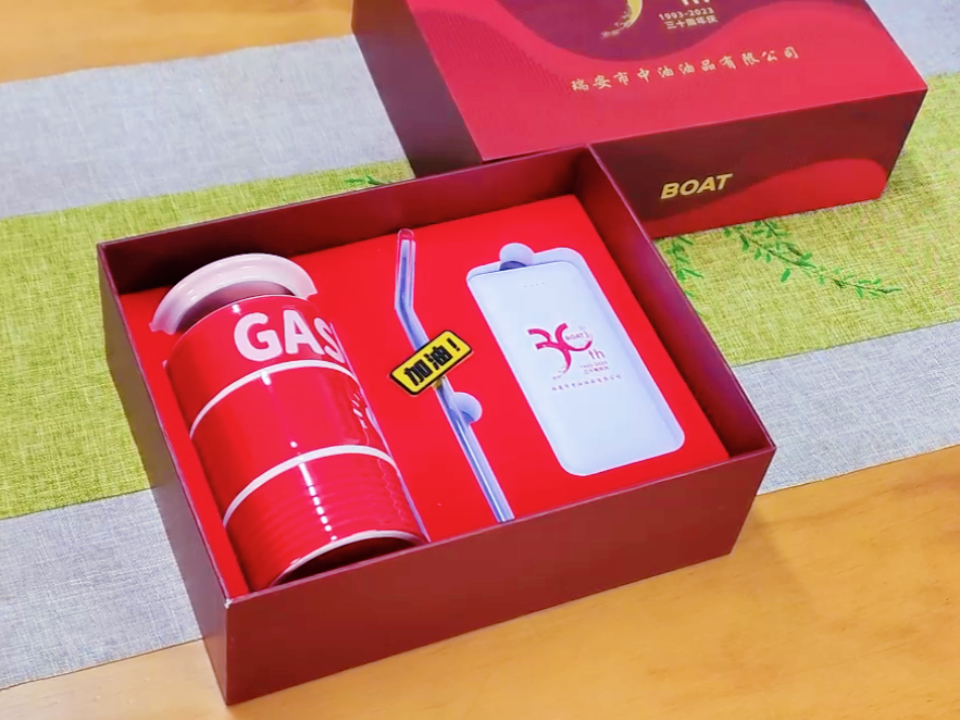 瑞安市中油油品有限公司30周年禮品：紅色定制禮盒與文創(chuàng)元素的完美結(jié)合