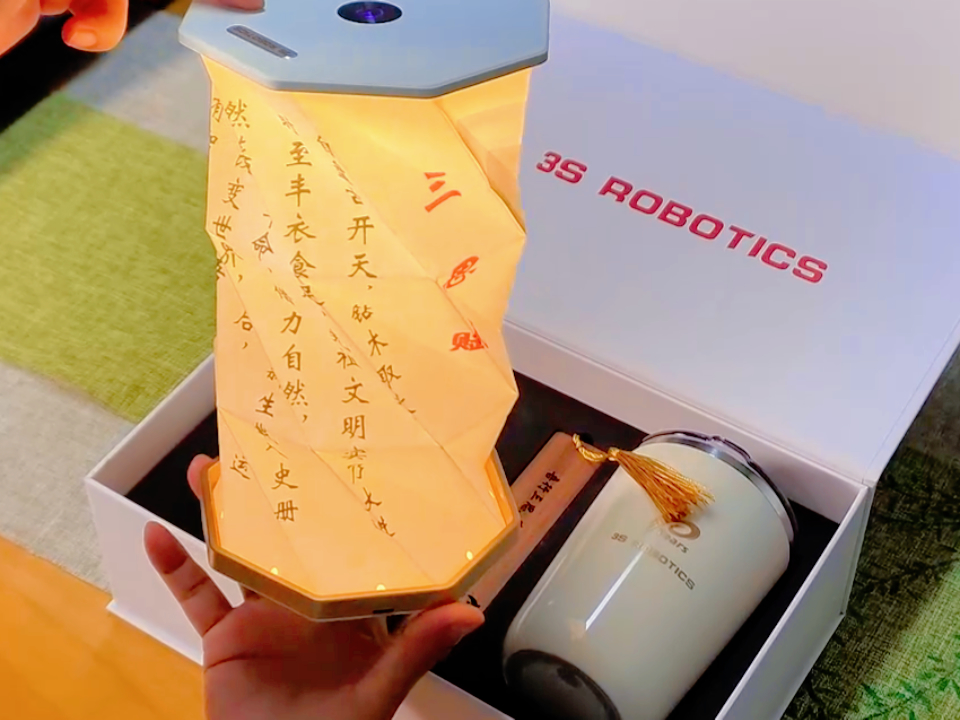 10周年慶禮品定制:白色禮盒與文創(chuàng)藝術(shù)的精致邂逅