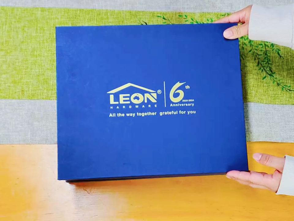 汽車行業(yè)禮品定制:藍色禮盒與科技感的完美融合